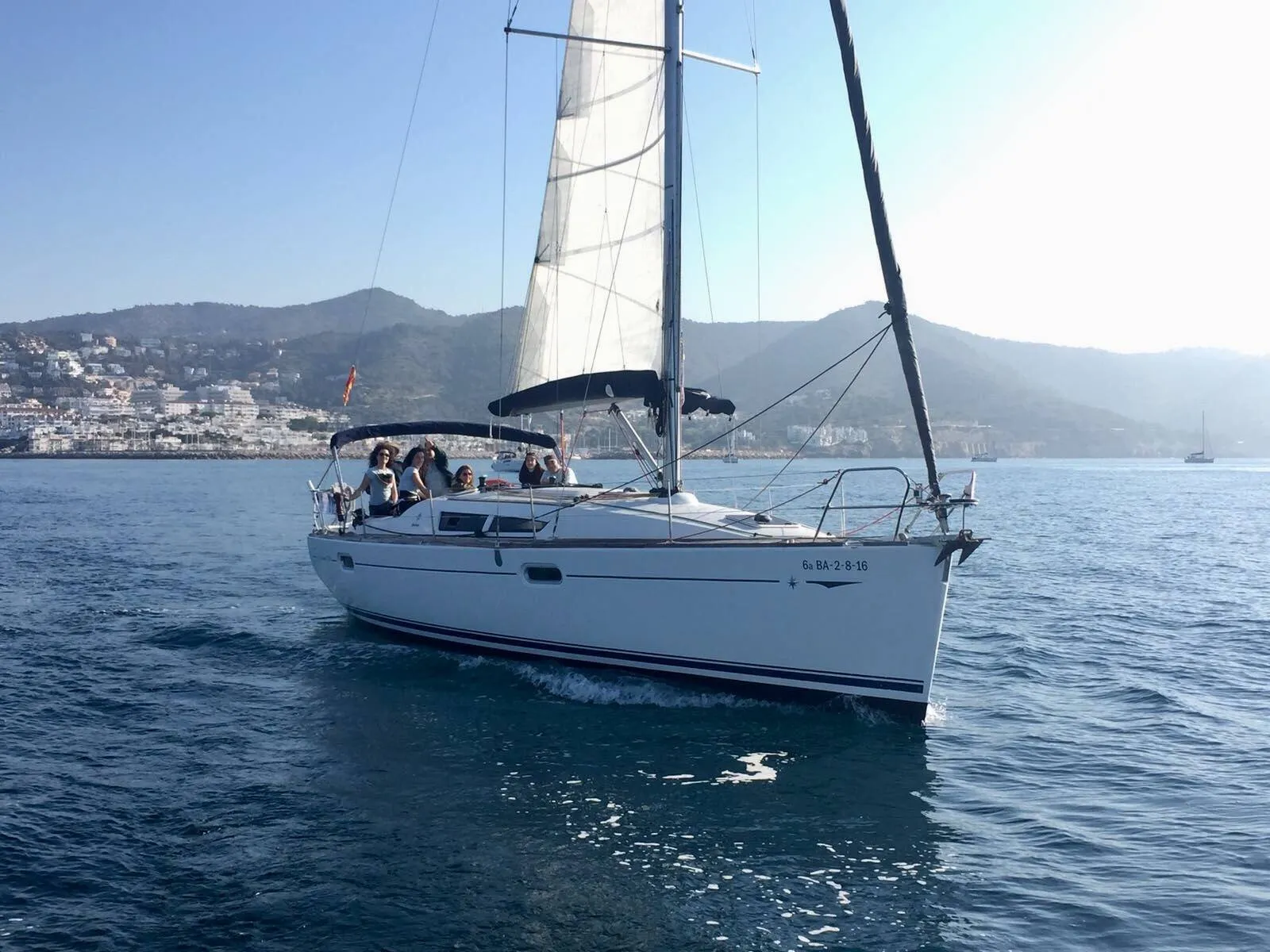 MooN Charter Boat