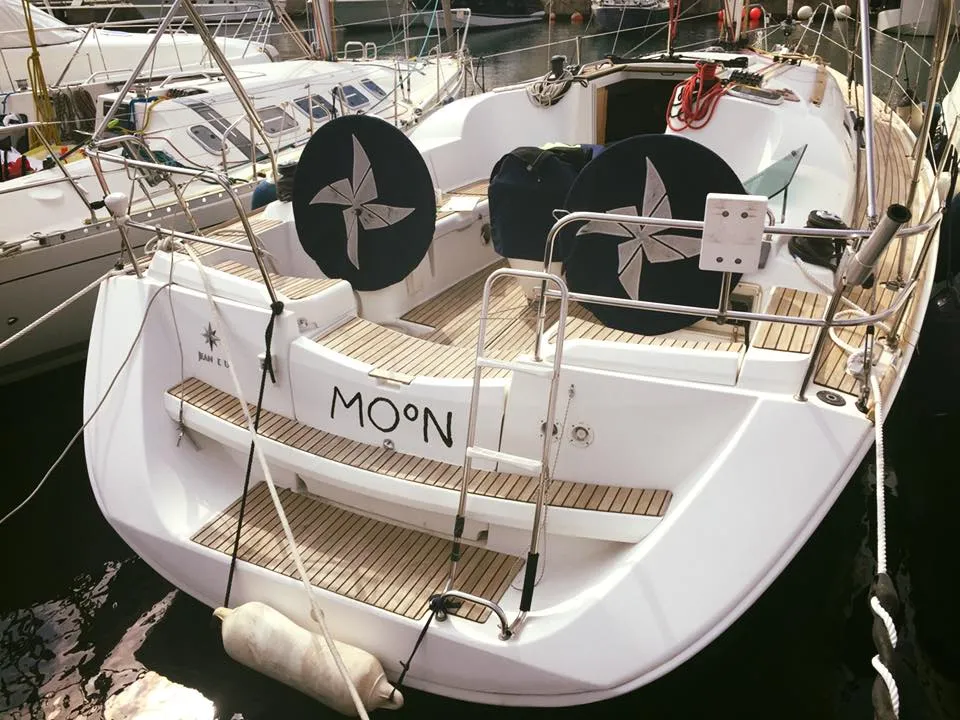 Explore Palamos on a 12m Rental Sailing Yacht Jeanneau Sun Odyssey 39
