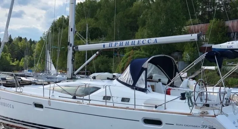 Rent a 11.62m Sailing Yacht in Perm