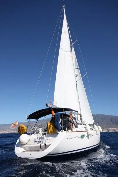 Vertigo Uno Charter Boat