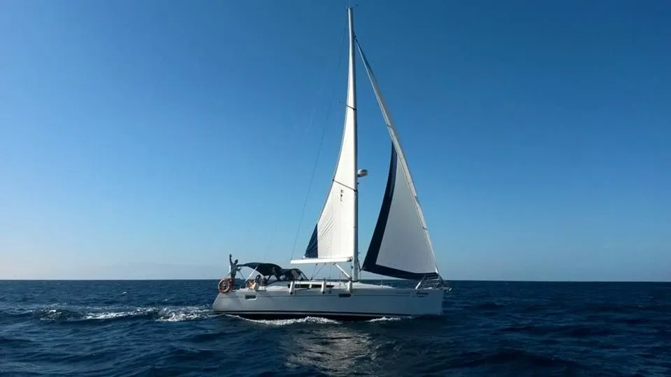 Vertigo Uno Charter Boat