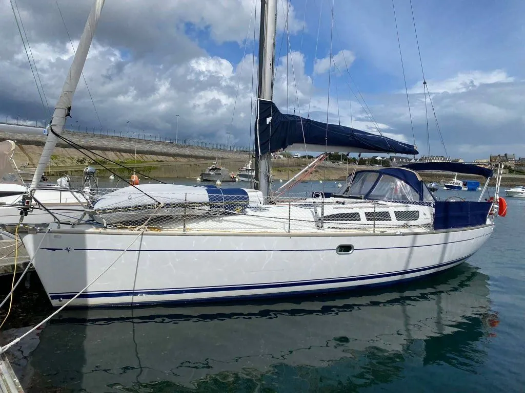 Boot - Rent a 12.2m Jeanneau Sun Odyssey 40.3 in Saint Malo