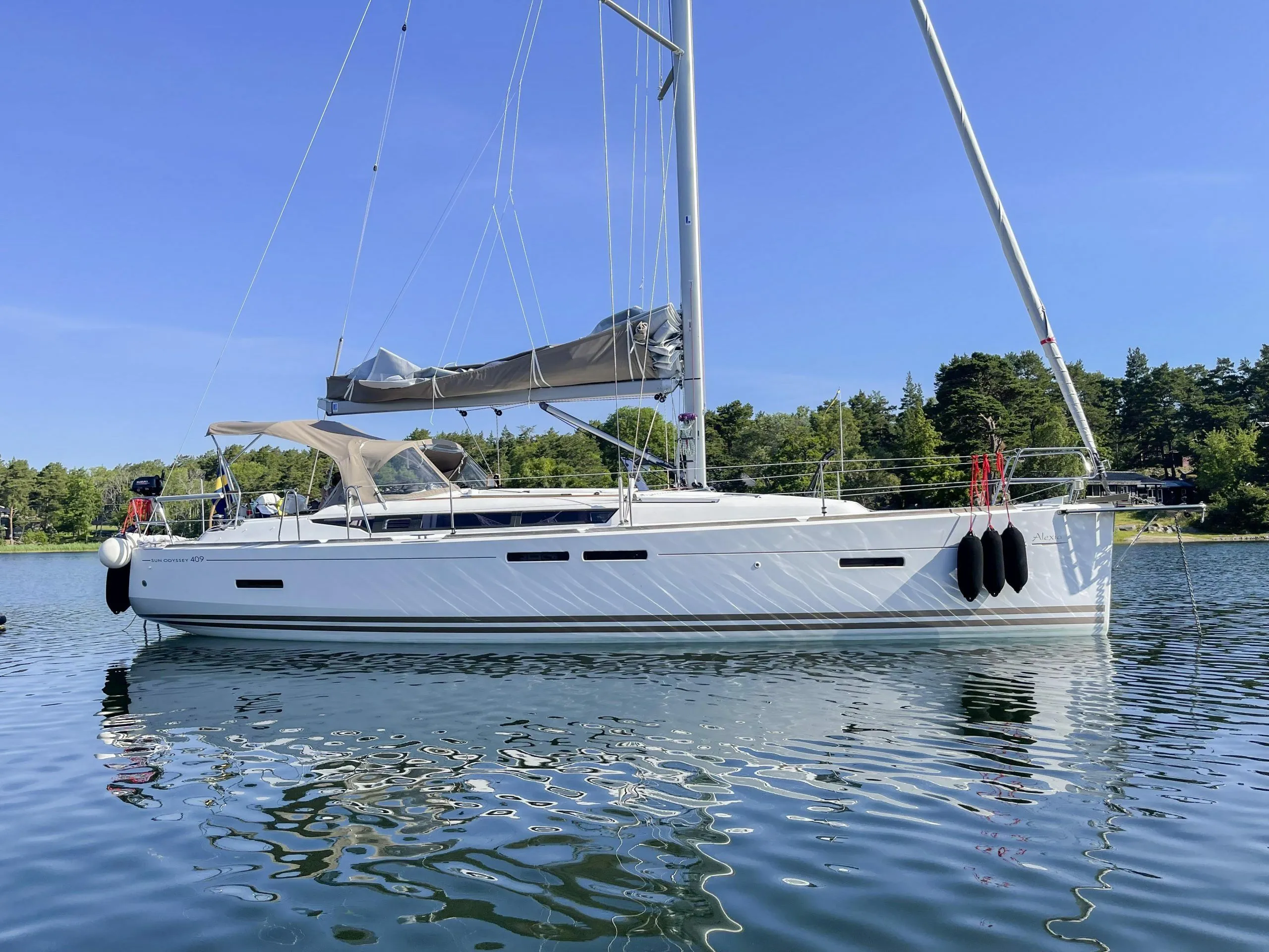 Explore Gustavsberg on a 12.4m Rental Sailing Yacht Jeanneau Sun Odyssey 409