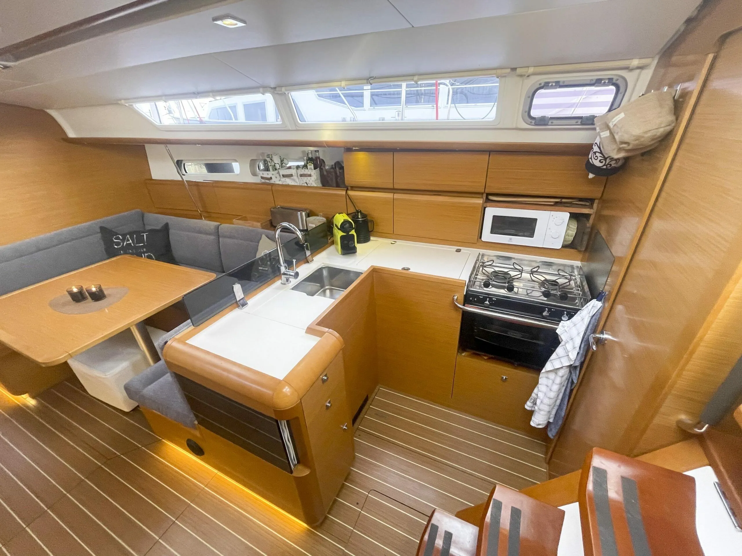 Explore Gustavsberg on a 12.4m Rental Sailing Yacht Jeanneau Sun Odyssey 409