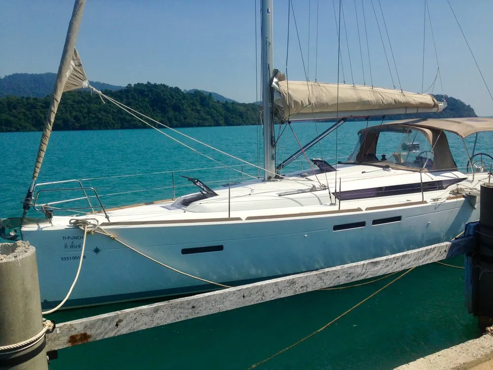 Explore Ko Chang on a 12.34m Rental Sailing Yacht Jeanneau Sun Odyssey 409