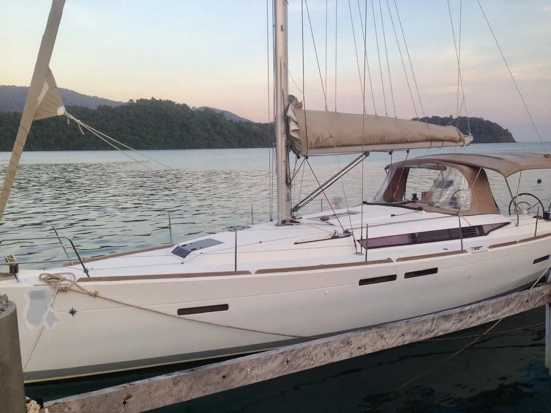 Explore Ko Chang on a 12.34m Rental Sailing Yacht Jeanneau Sun Odyssey 409