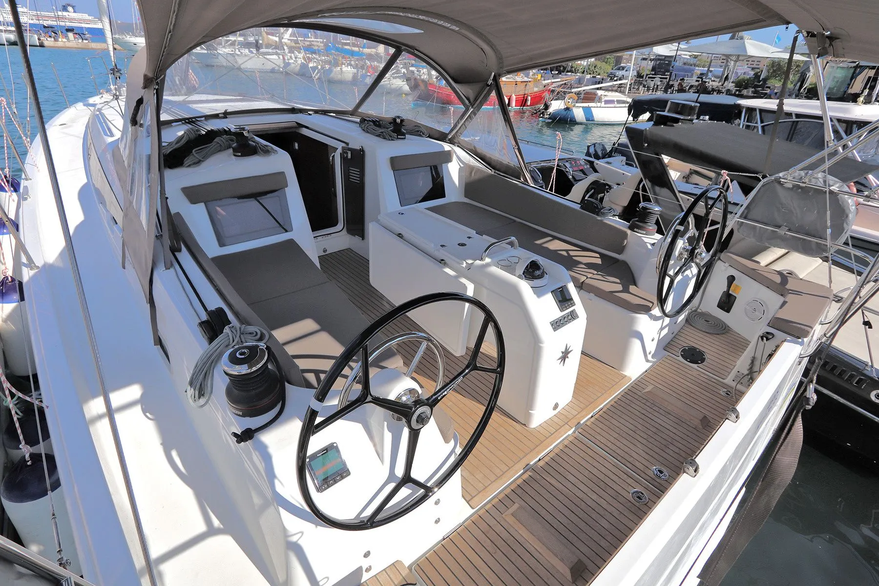 Rent a 12.35m Sailing Yacht in Lavrion
