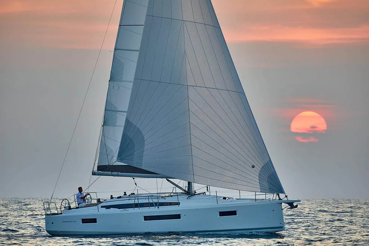 Charter a 12.35m Boat in Elliniko