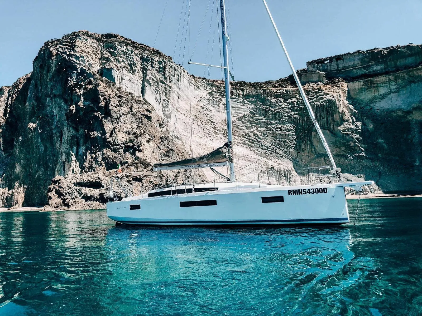 Charter a 12.35m Jeanneau Sun Odyssey 410 in La Maddalena