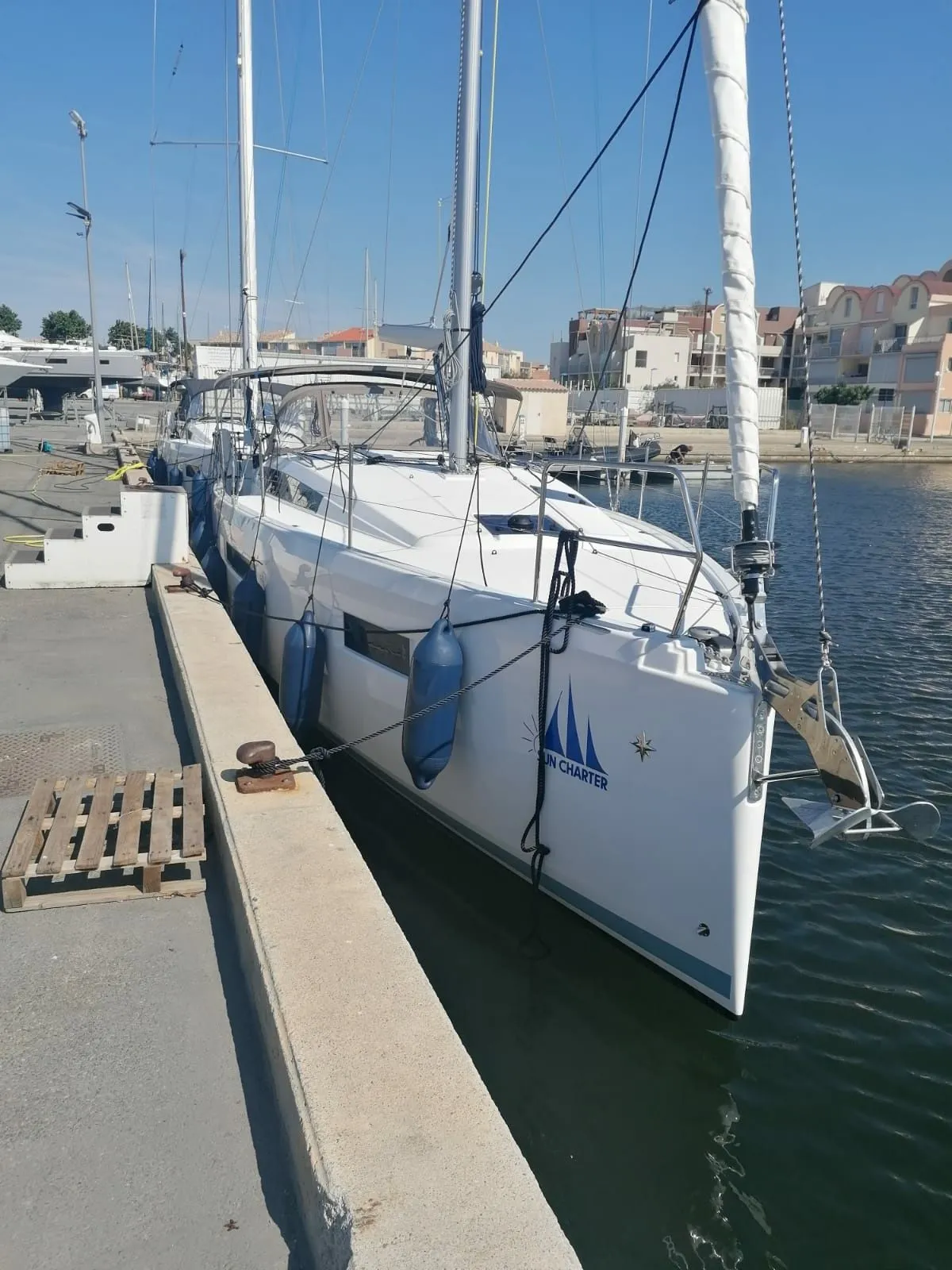 Rent a 12.35m Jeanneau Sun Odyssey 410 Sailing Yacht in Golfo Aranci