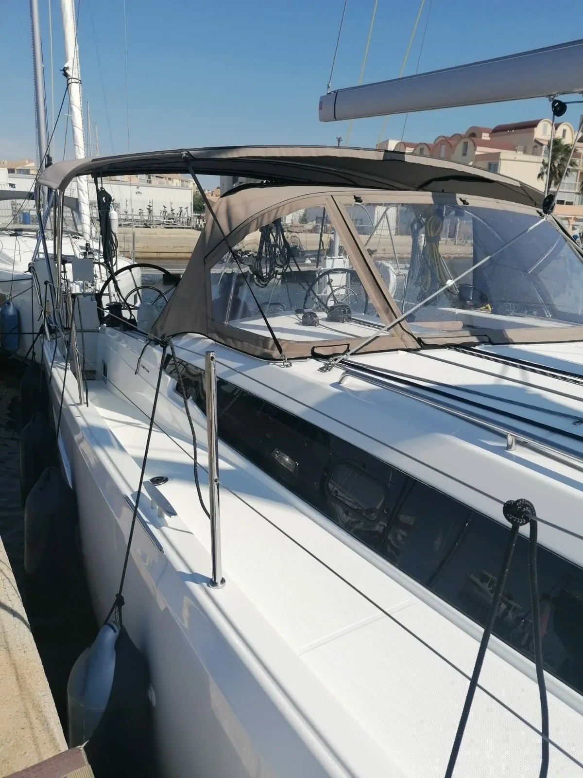 Rent a 12.35m Jeanneau Sun Odyssey 410 Sailing Yacht in Golfo Aranci