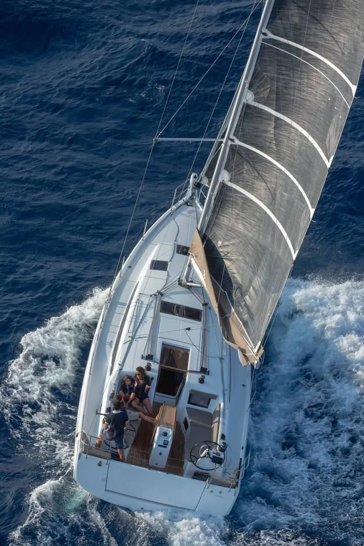 Charter a 12.35m Sailing Yacht in Bormes-les-Mimosas