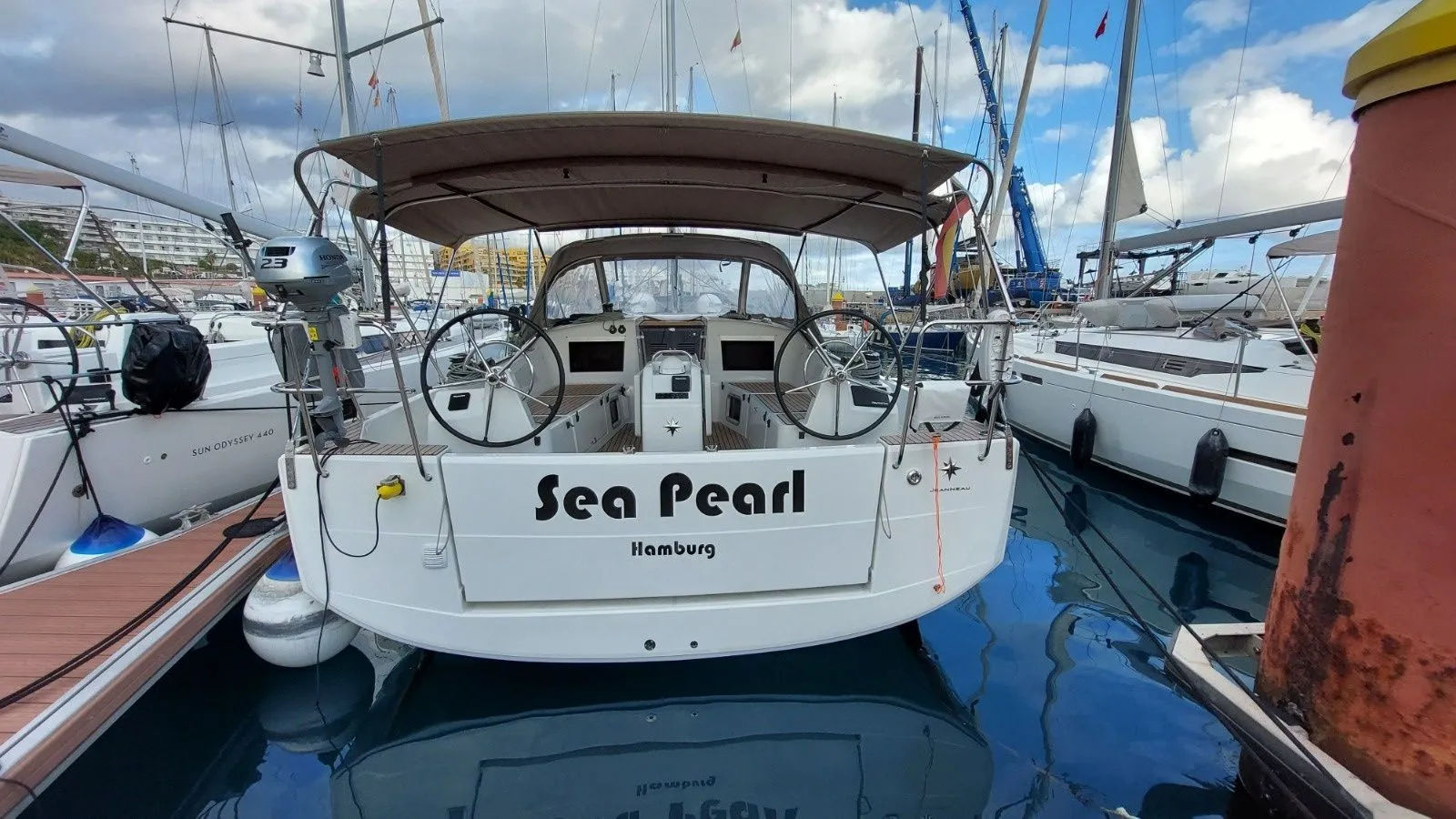 Charter a 12.35m Sailing Yacht in San Miguel de Abona