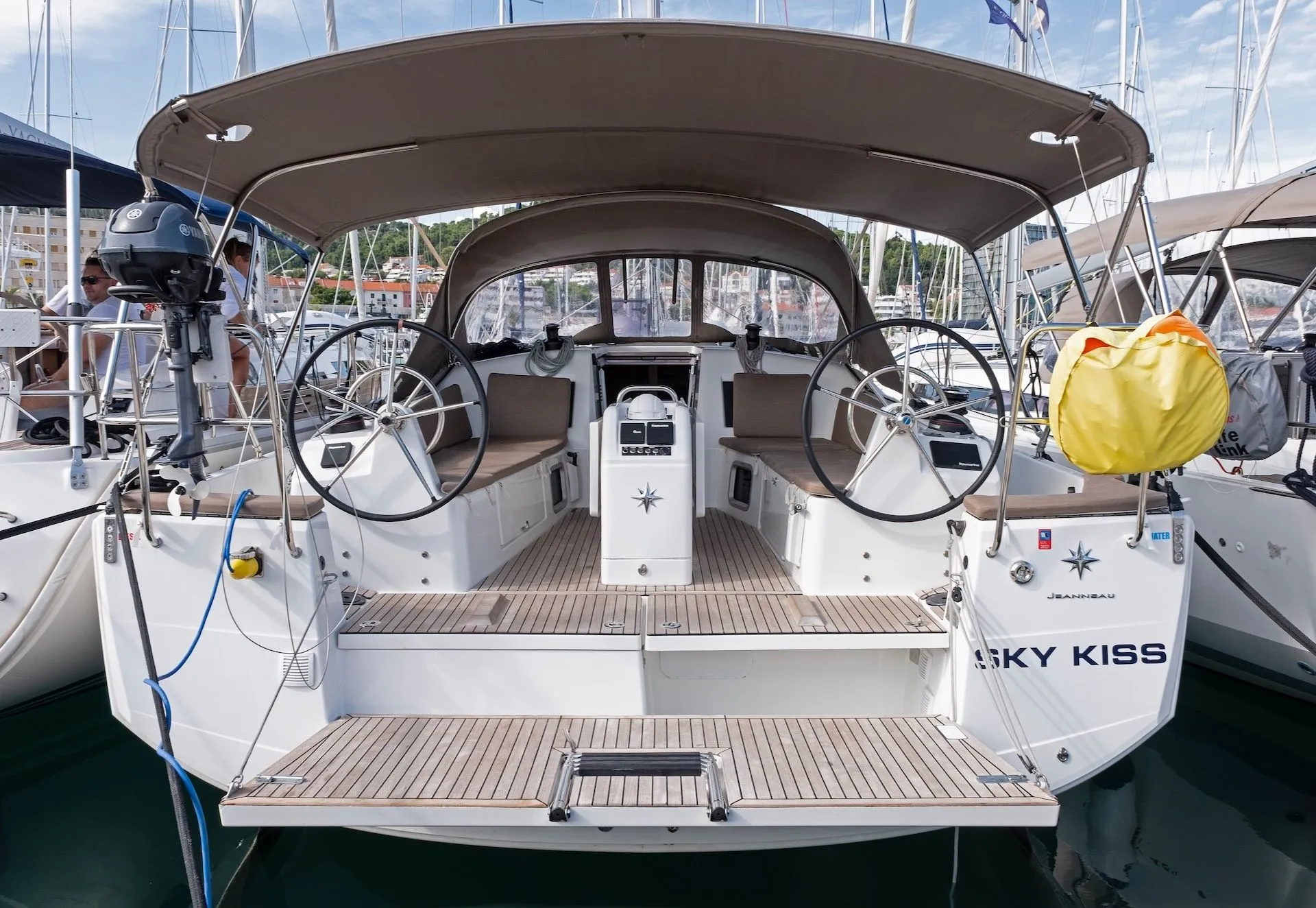 Boot - Explore Split on a 12.35m Rental Sailing Yacht