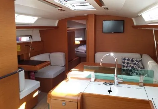 Comanegra Charter Boat