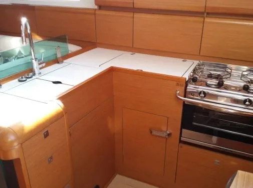 12.76m Palamos Jeanneau Sun Odyssey 419 Hire