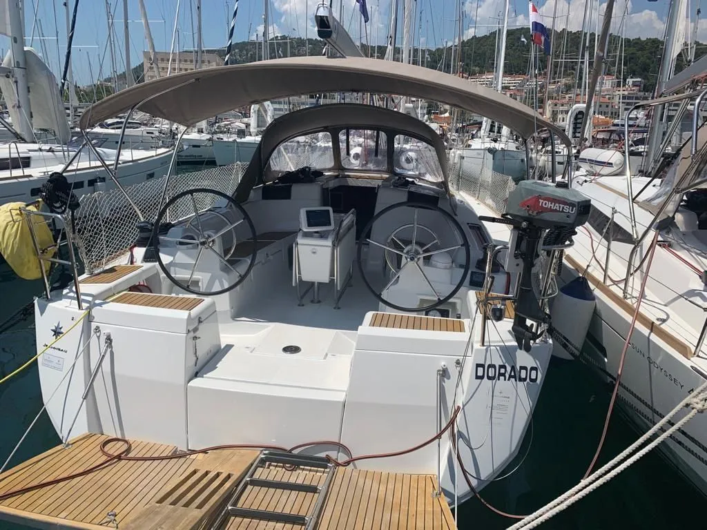 Boat - Explore Split on a 12.76m Jeanneau Sun Odyssey 419 Sailing Yacht Rental