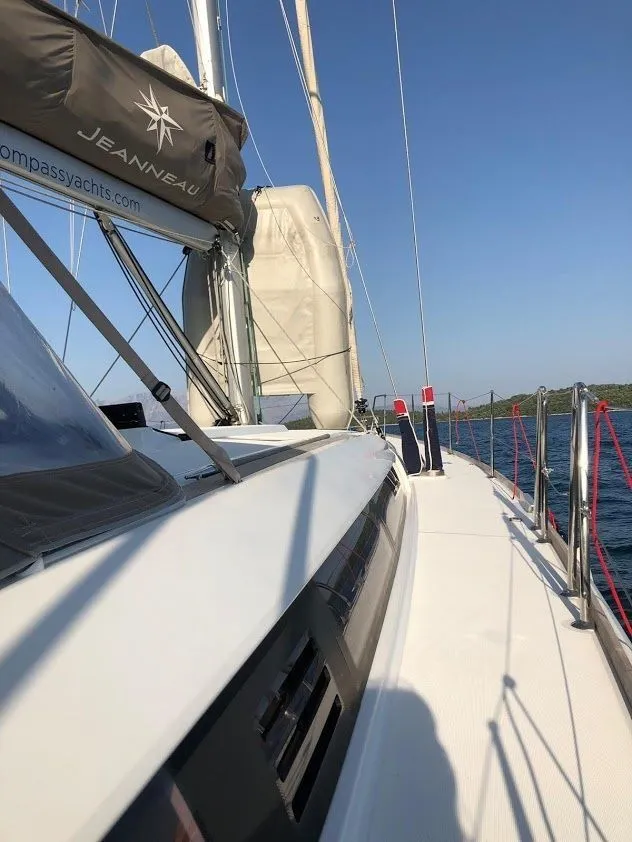 Charter a 12.76m Jeanneau Sun Odyssey 419 Sailing Yacht in Corfu Town