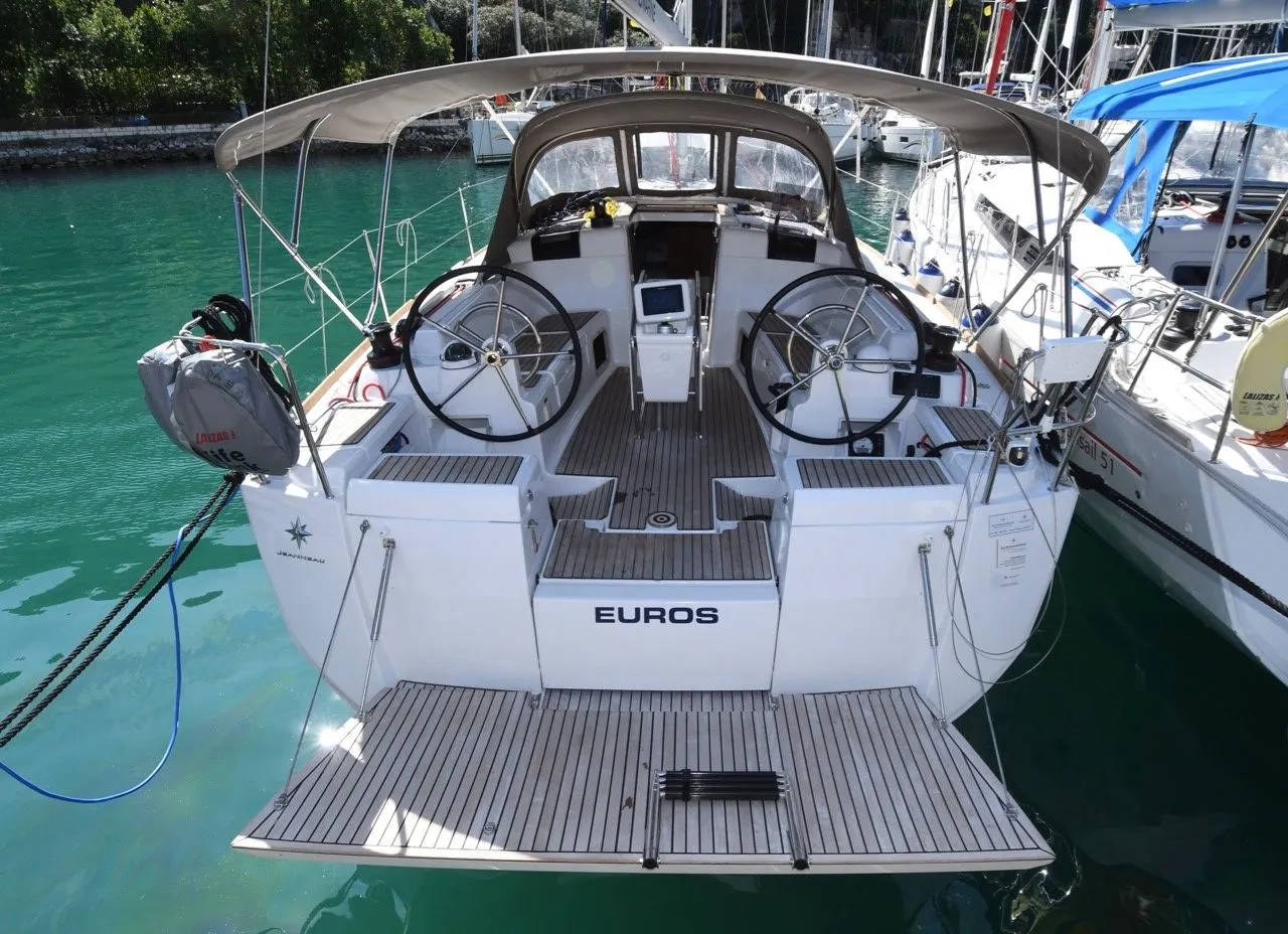 Explore Dubrovnik on a 12.76m 3 Cabin Sailing Yacht Rental
