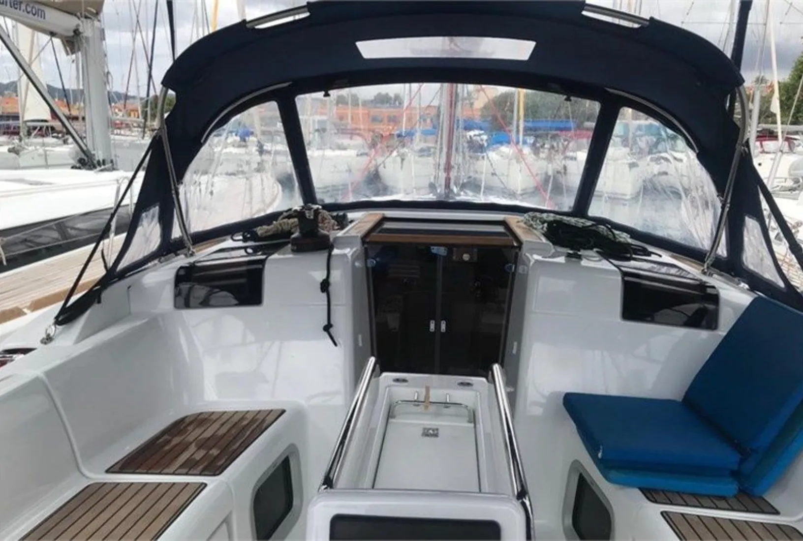 Rent a 12.76m Jeanneau Sun Odyssey 419 in Las Galletas