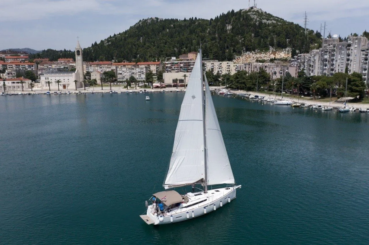 Rent a 12.76m Jeanneau Sun Odyssey 419 Sailing Yacht in Ploče