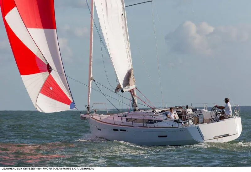 Чартер Manael 2 - 3