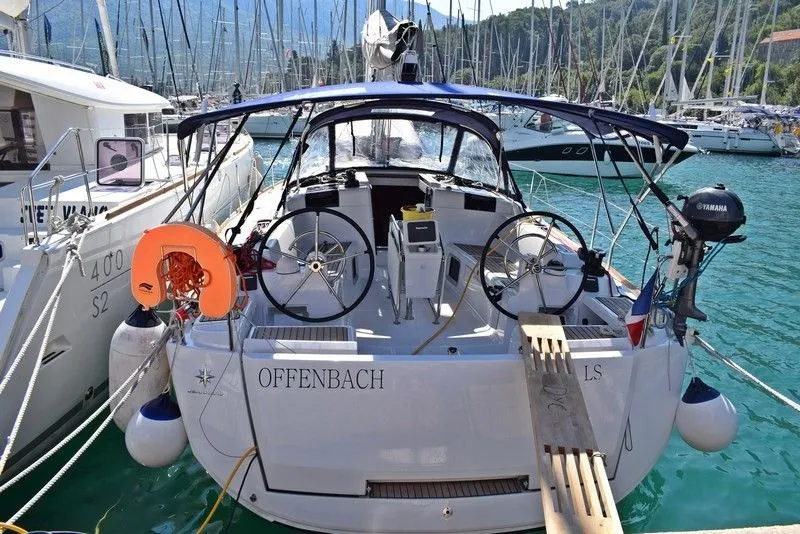 Rent a 12.76m Boat in Victoria
