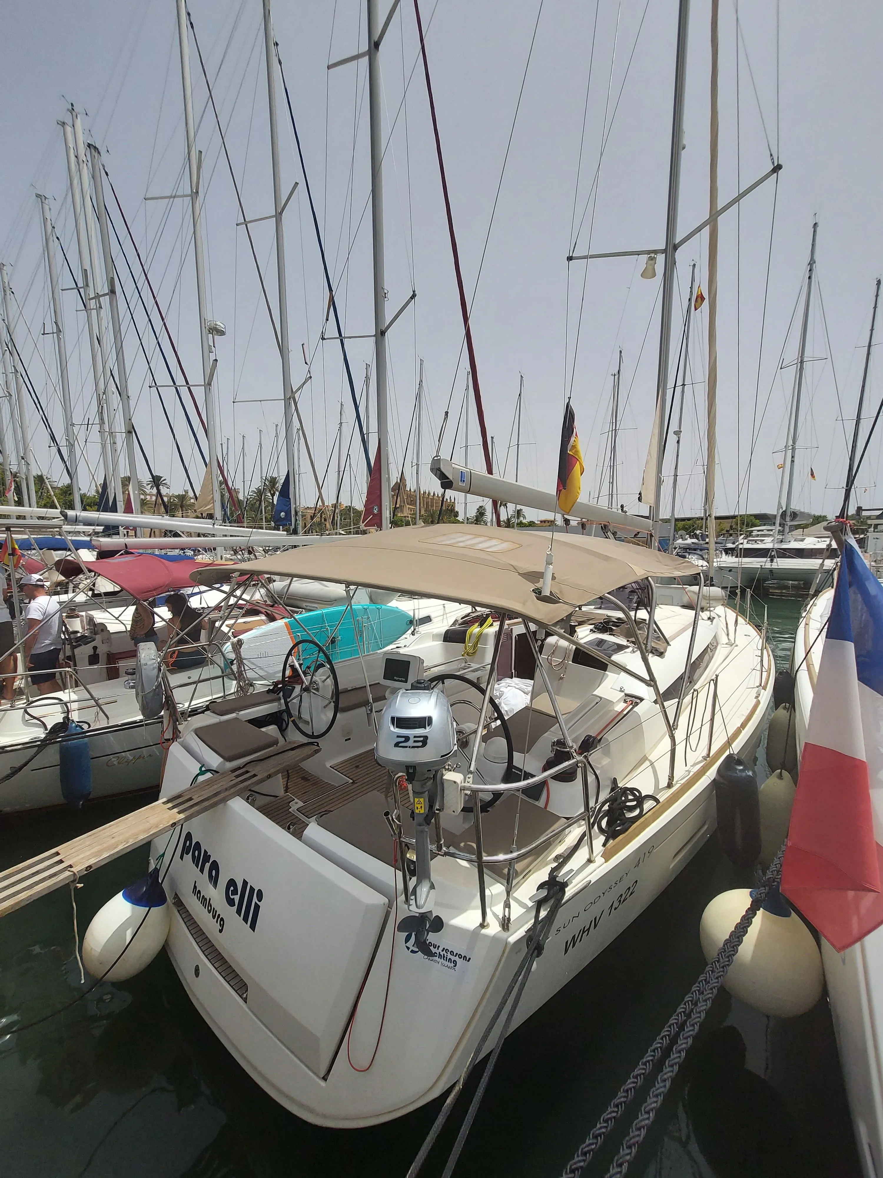Rent a 12.76m Sailing Yacht Jeanneau Sun Odyssey 419 in San Miguel de Abona