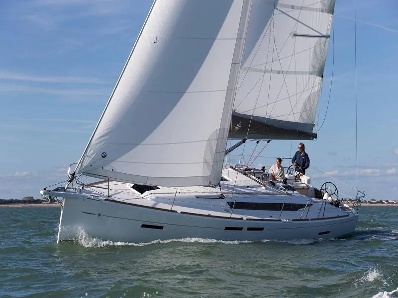 Лодка - Взять в чартер 12.76м парусная яхта Jeanneau Sun Odyssey 419 в Парикия