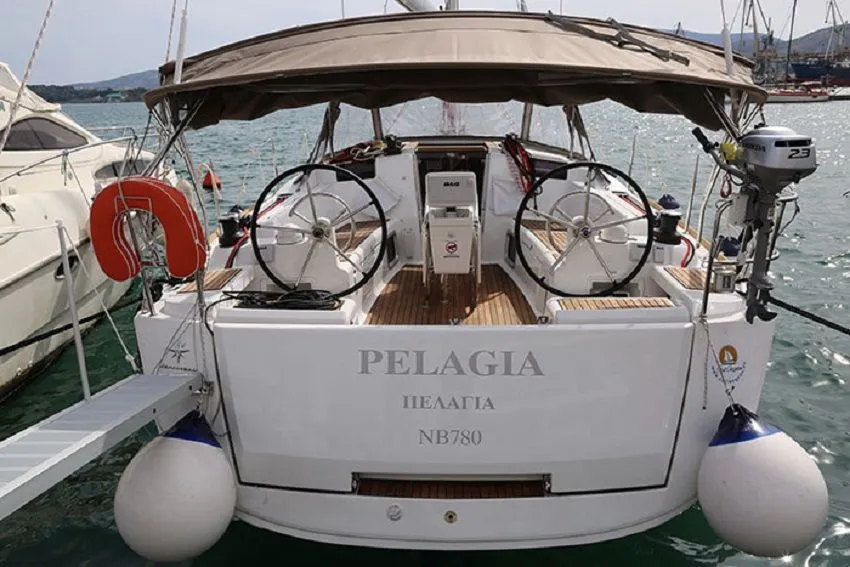 Charter a 12.76m Jeanneau Sun Odyssey 419 in Loutraki