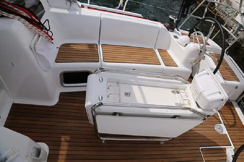 Charter a 12.76m Jeanneau Sun Odyssey 419 in Loutraki