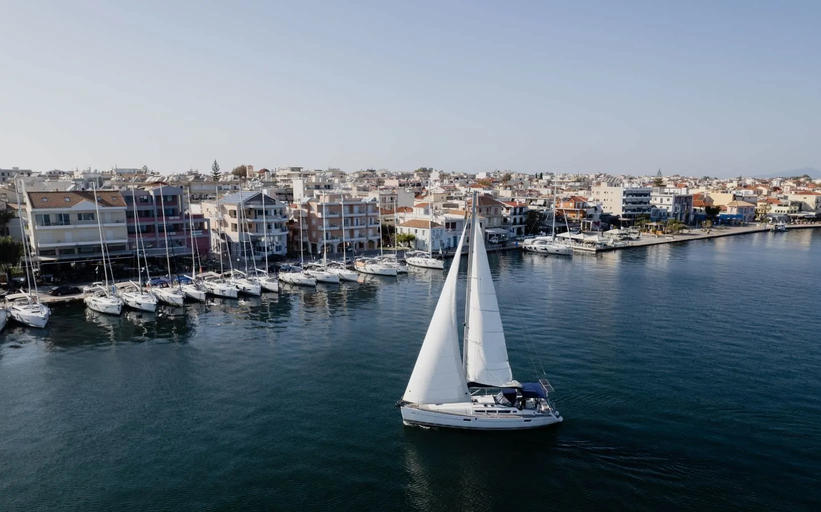 Исследуйте Провера на арендованном парусная яхта Jeanneau Sun Odyssey 42 длиной 12.85м