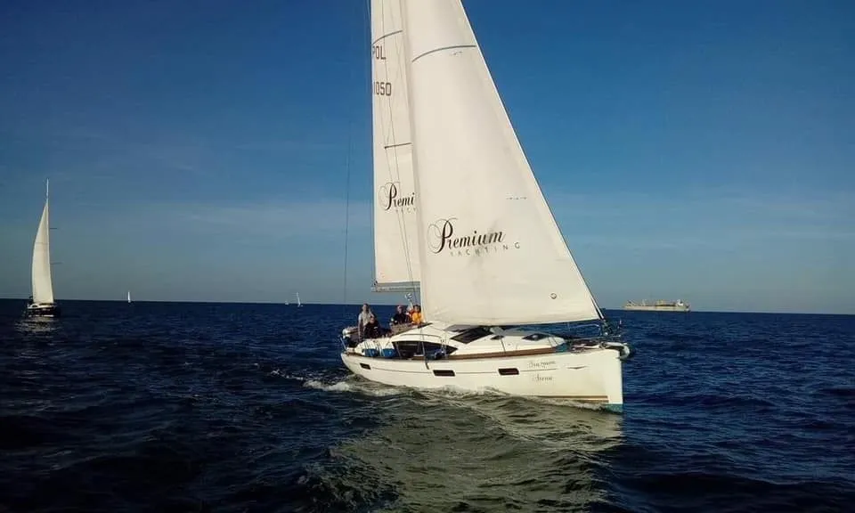 Charter a 12.96m Jeanneau Sun Odyssey 42 in Gdańsk