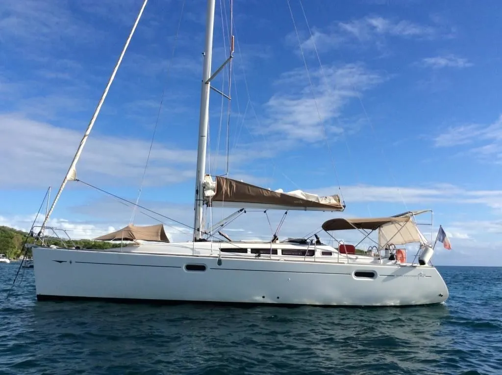 Charter a 12.59m Jeanneau Sun Odyssey 42 i in Le Marin