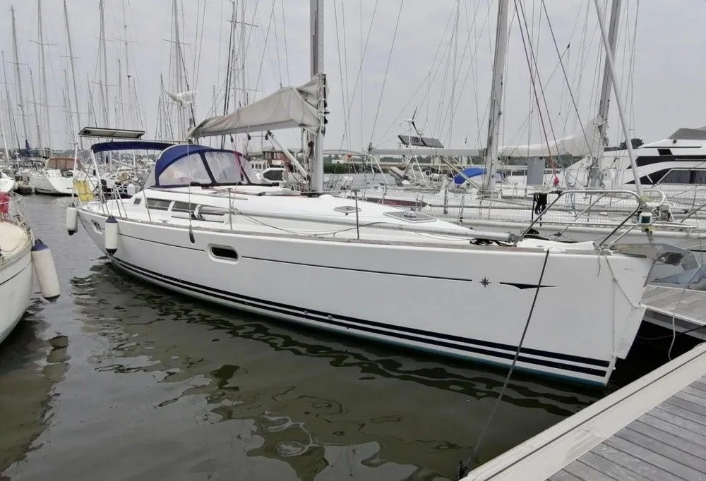 Boot - Charter a 12.85m Sailing Yacht Jeanneau Sun Odyssey 42 i in Quiberon