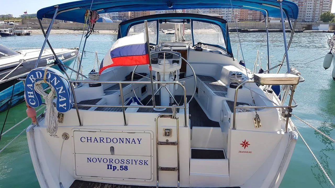 Chardonnay лодка на прокат