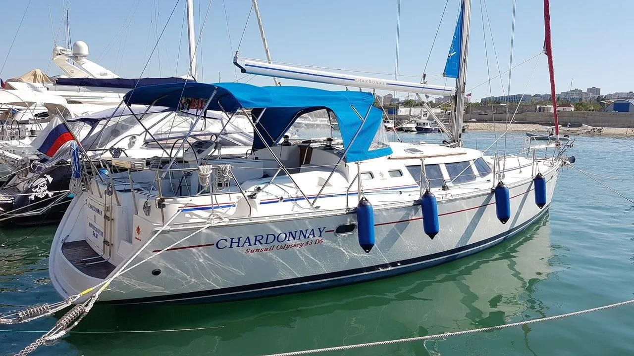Арендуйте 13.5м Jeanneau Sun Odyssey 43 парусная яхта в Новороссийск