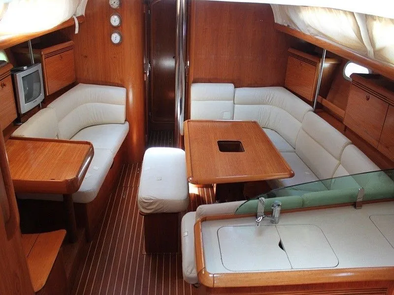 Mantiz Charter Boat - 4