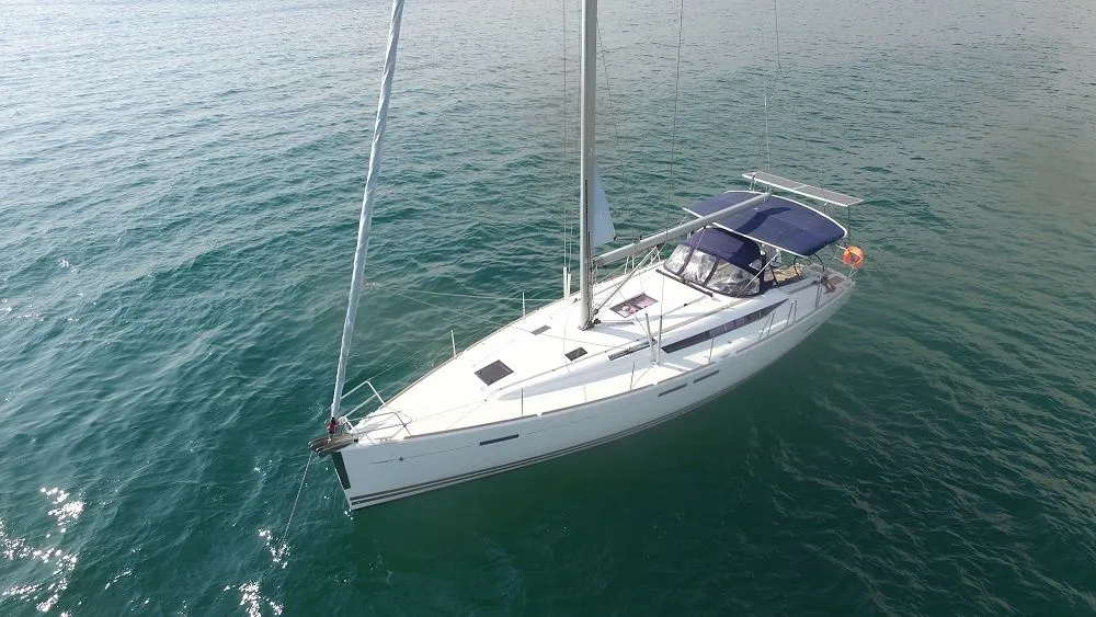 Charter a 13.34m Boat in Athens