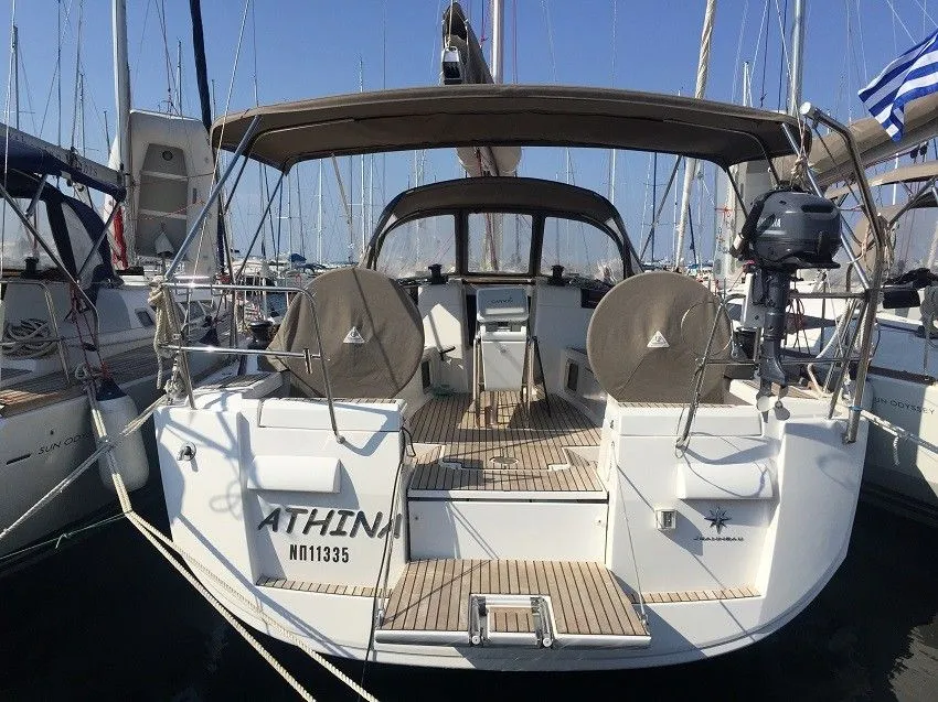 Athina Mietboot - 5