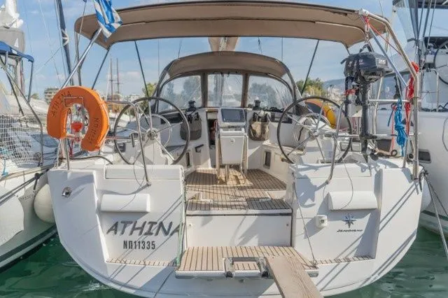 Athina Mietboot - 3