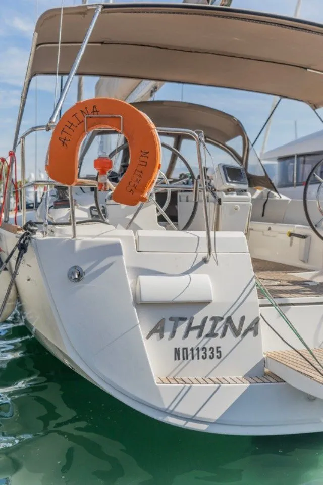 Athina Mietboot - 4