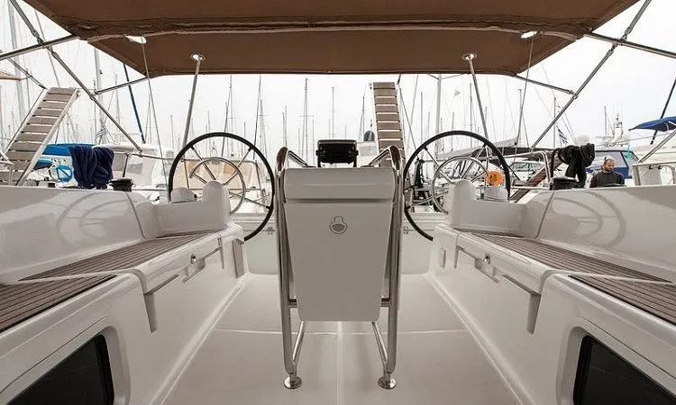 Aura Charter Boat - 4