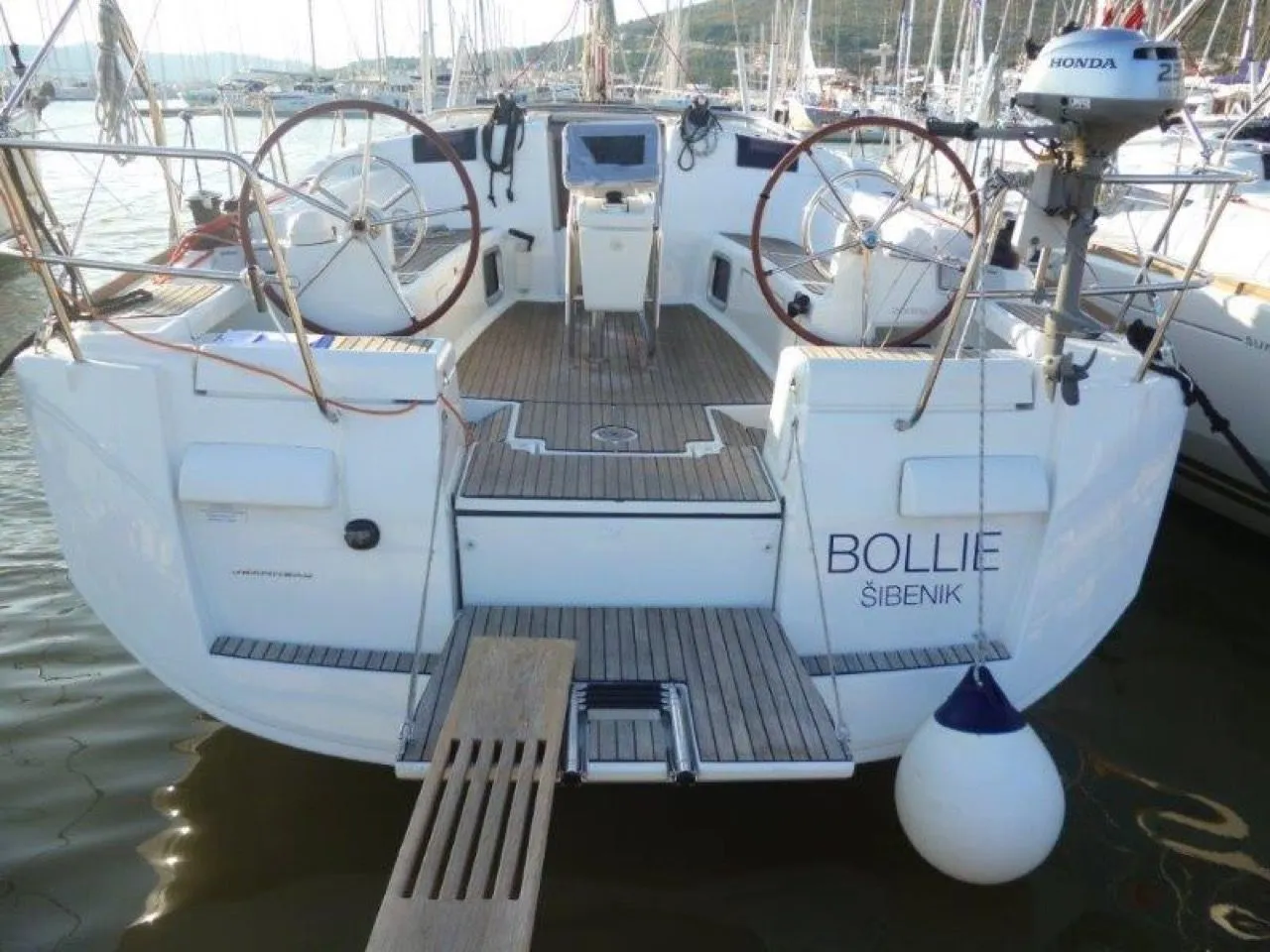 Rent a 13m Sailing Yacht Jeanneau Sun Odyssey 439 in Milna