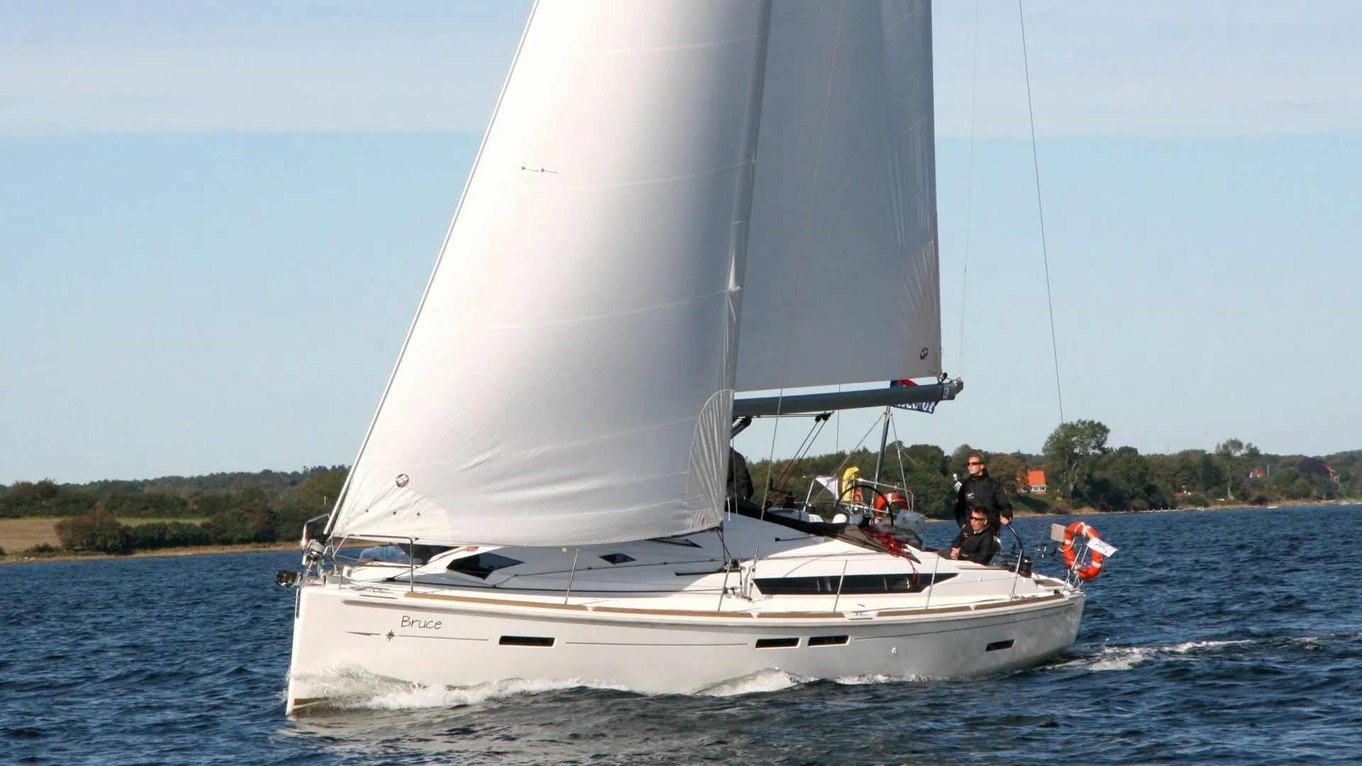 Boot - Charter a 13.34m Jeanneau Sun Odyssey 439 Sailing Yacht in Heiligenhafen