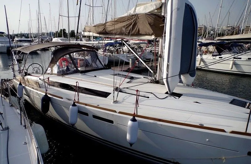 Explore Salamina on a 13.34m Rental Boat