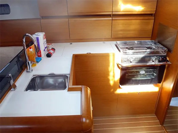 Stockholm Kiralık Jeanneau Sun Odyssey 439 13.34m Yelkenli Yat