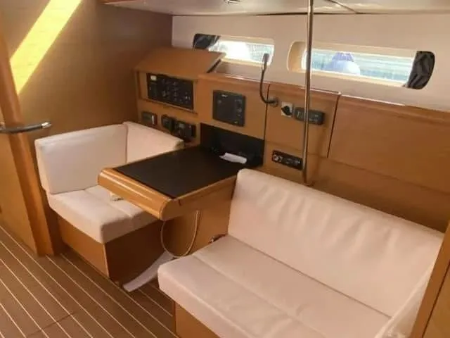 Luna Charter Boat