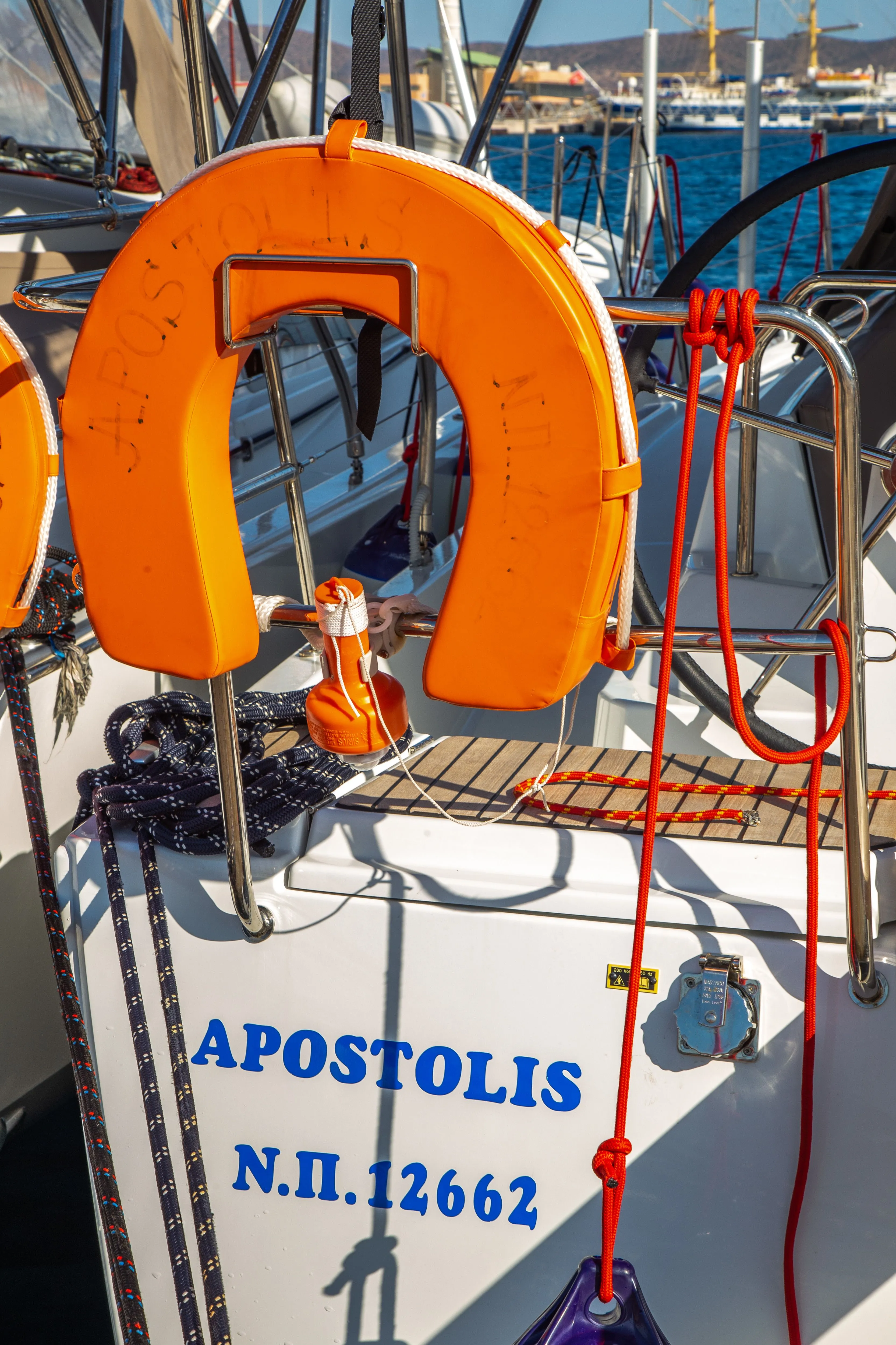 Чартер Apostolis - 4