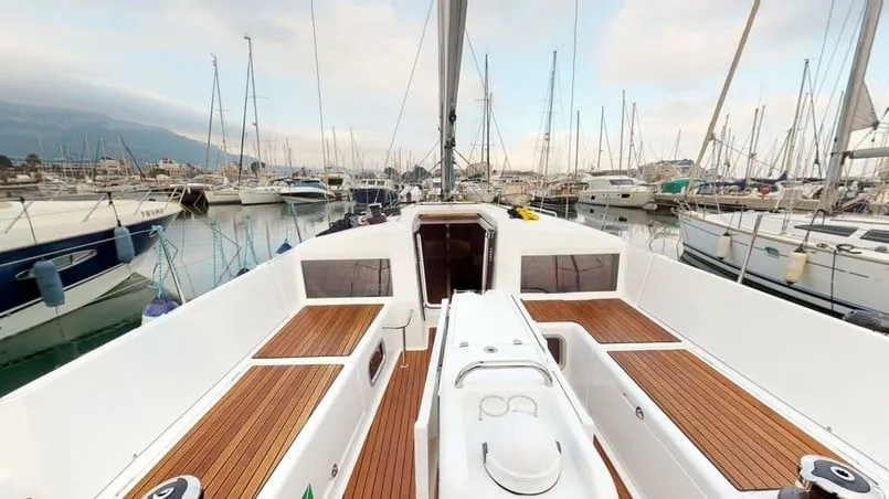 Corcho XIII Charter Boat